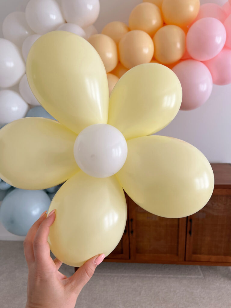 A daisy shape made from balloons. 