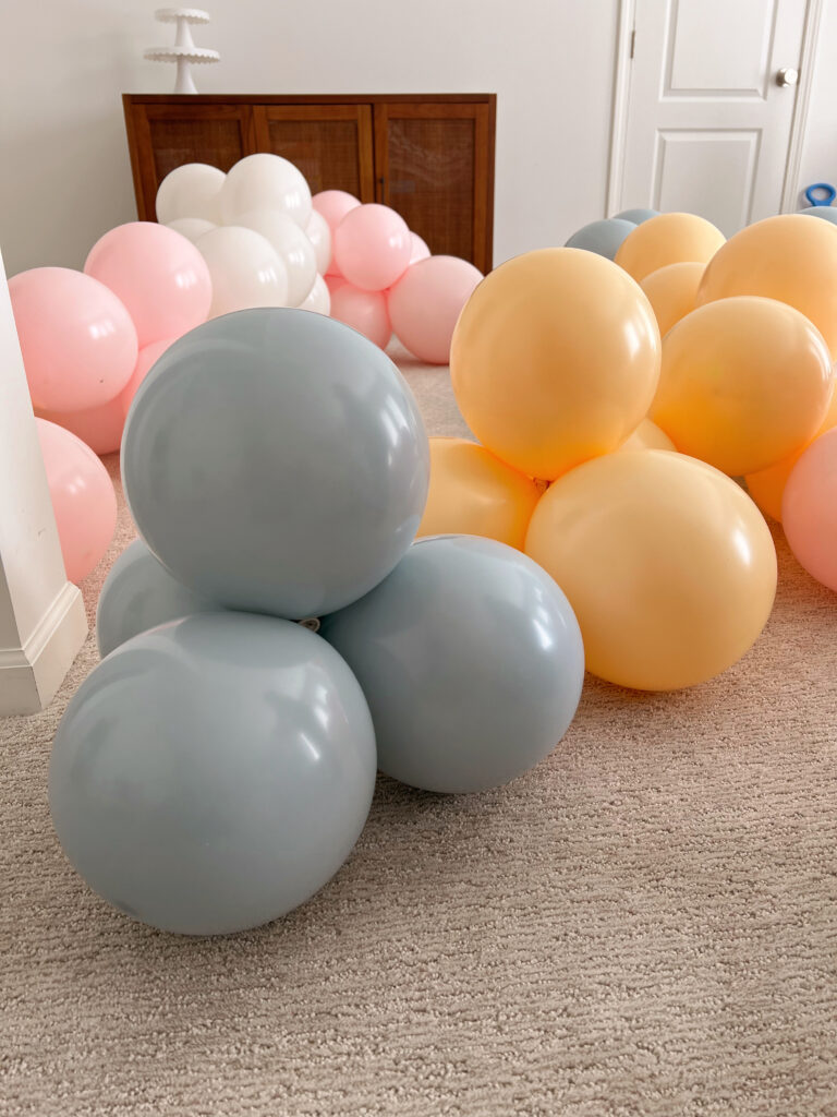 balloons in clusters of four. 