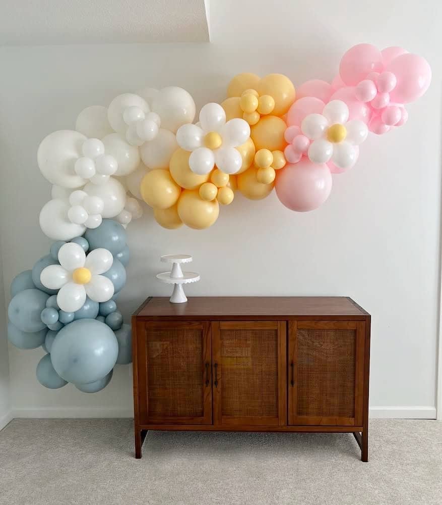 Making a Balloon Garland Don't you think balloon garland gives